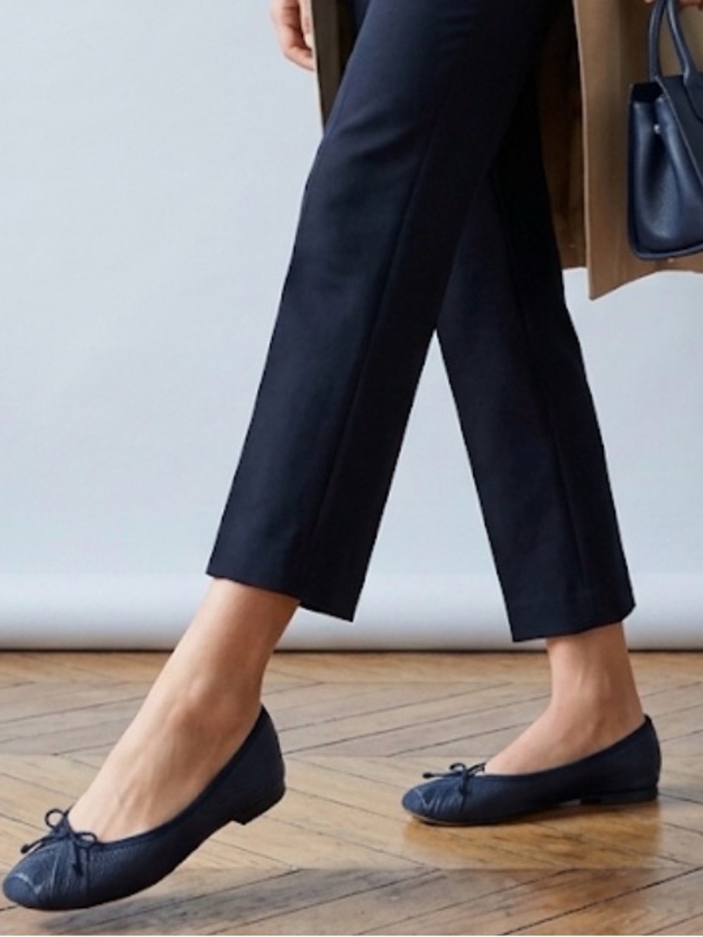 Classic Navy Leather Ballet Flats with Bow Accent